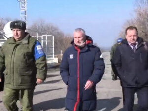 Депутат Госдумы незаконно посетил линию разведения войск на Донбассе